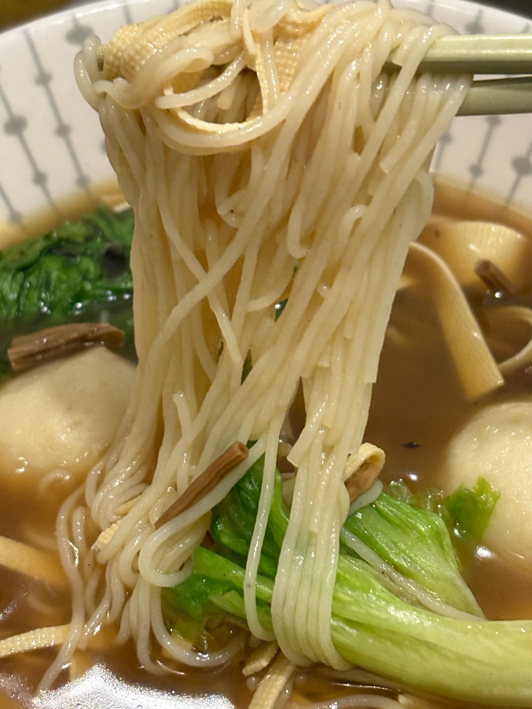 鲜美无比～汤都秒光‼️口蘑清汤面