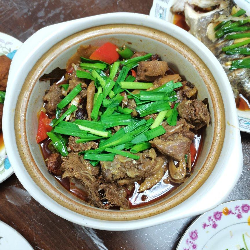 厨师长教你：用土灶烧“乡村啤酒鸭”，味道安逸得不摆了