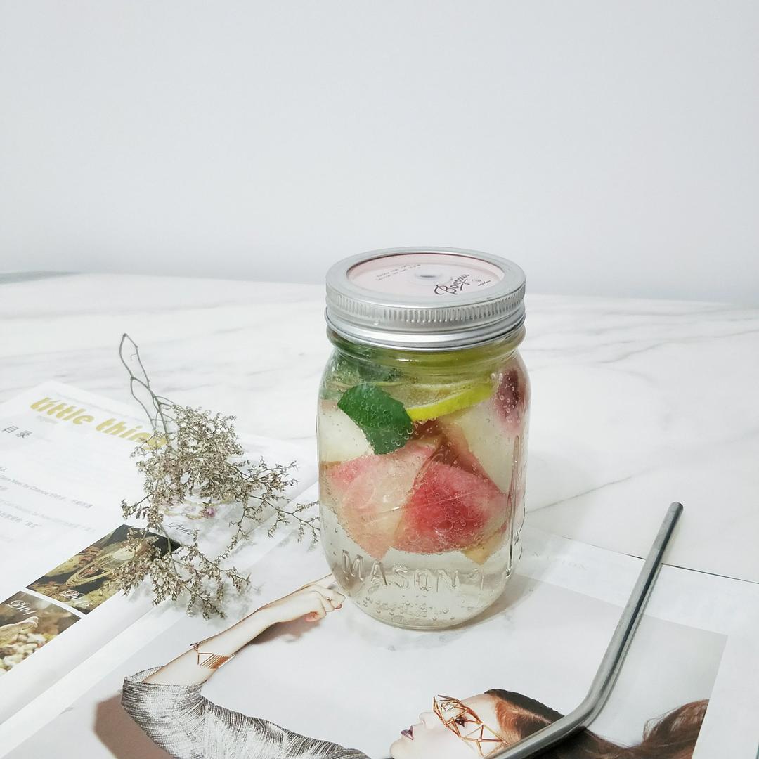 夏日清凉桃子汽水