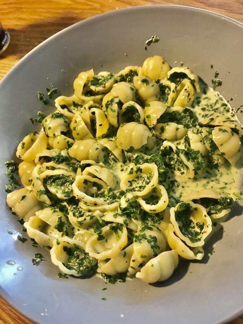 奶油菠菜青酱意大利面