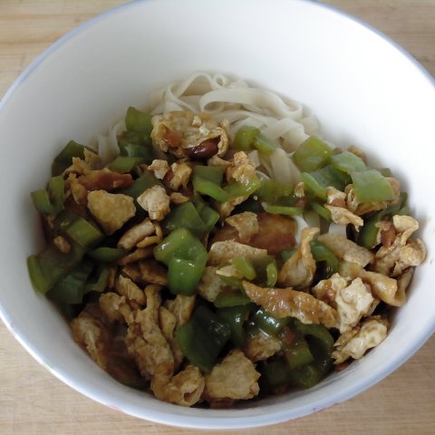 一碗尖椒鸡蛋打卤面