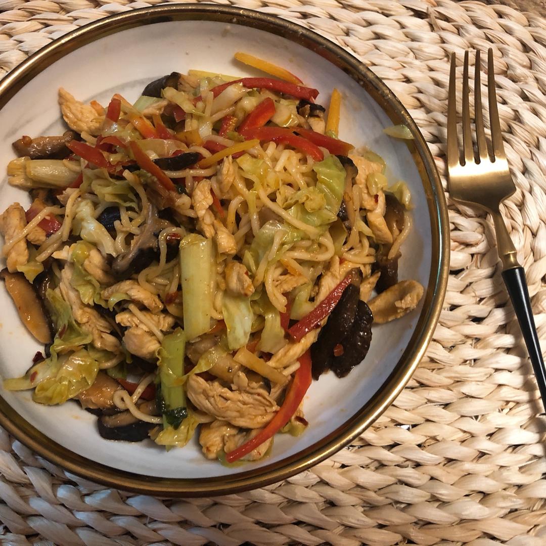 最好吃的鸡胸销魂炒面【健康家常菜】