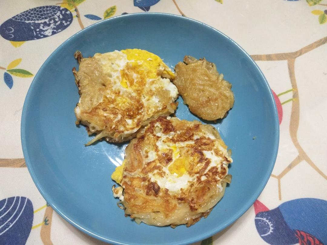 土豆丝鸡蛋饼快手早餐