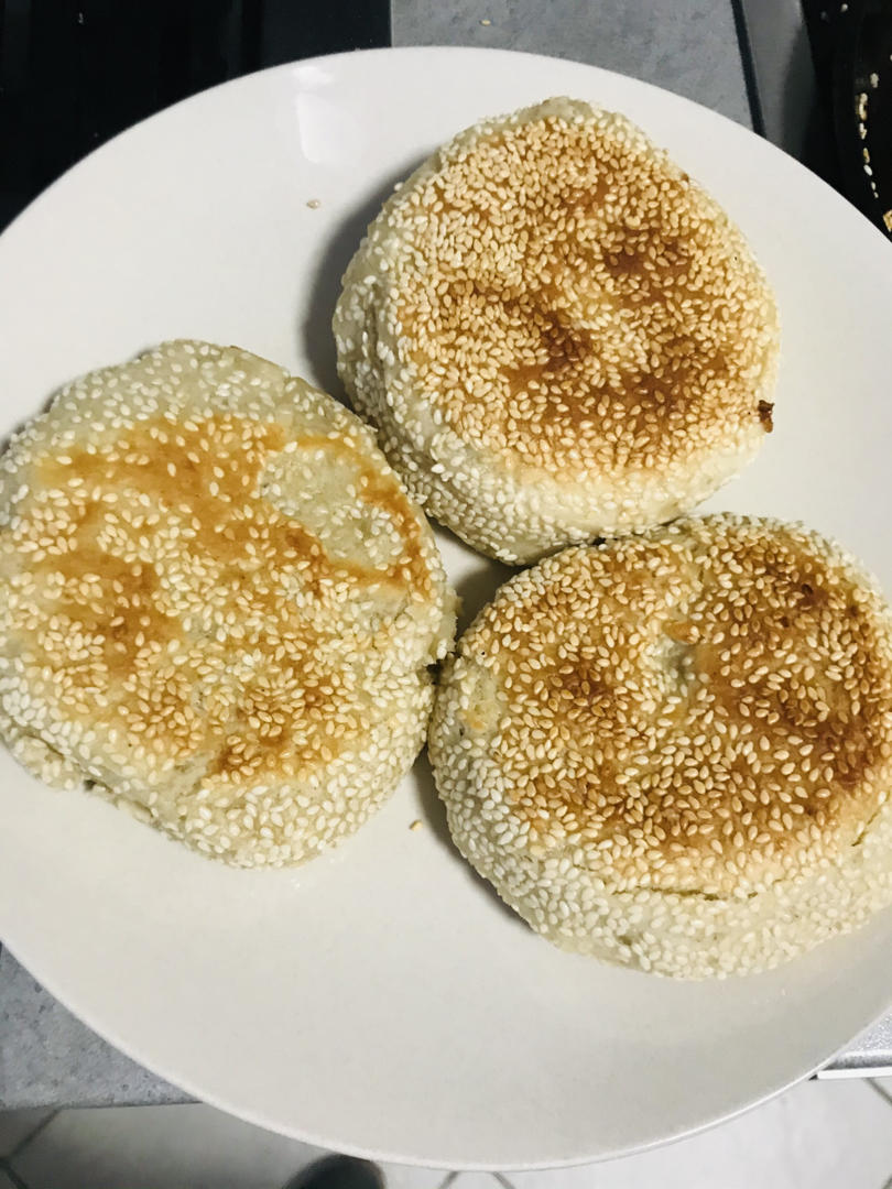 早餐店芝麻椒盐酥饼 外酥里软层次分明 一口咬下去直掉渣 附细节视频详解
