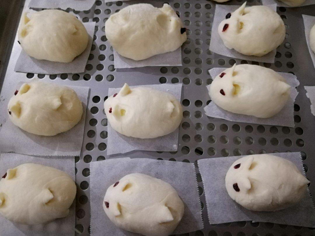 小兔子奶黄包 酥糖-8做的小兔子奶黄包 赞 面粉(饺子粉,高筋粉),牛奶