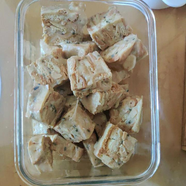 咸蛋黄肉松雪花酥