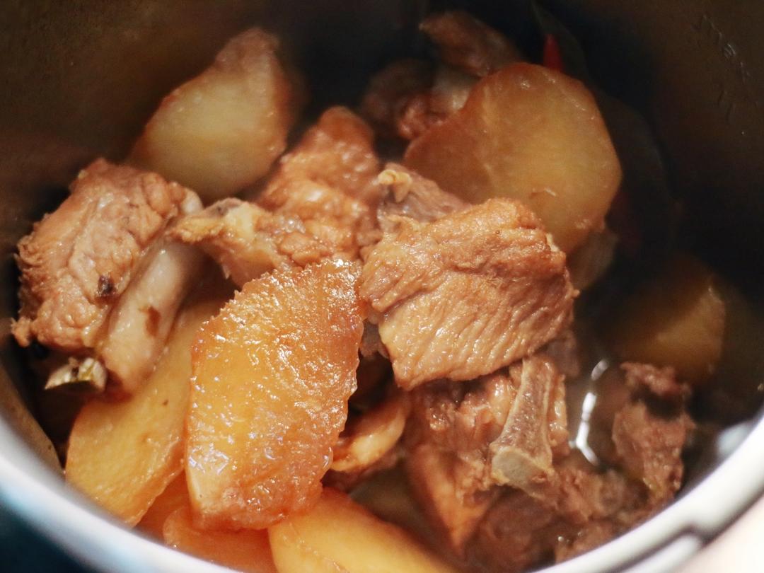 小美红烧萝卜排骨