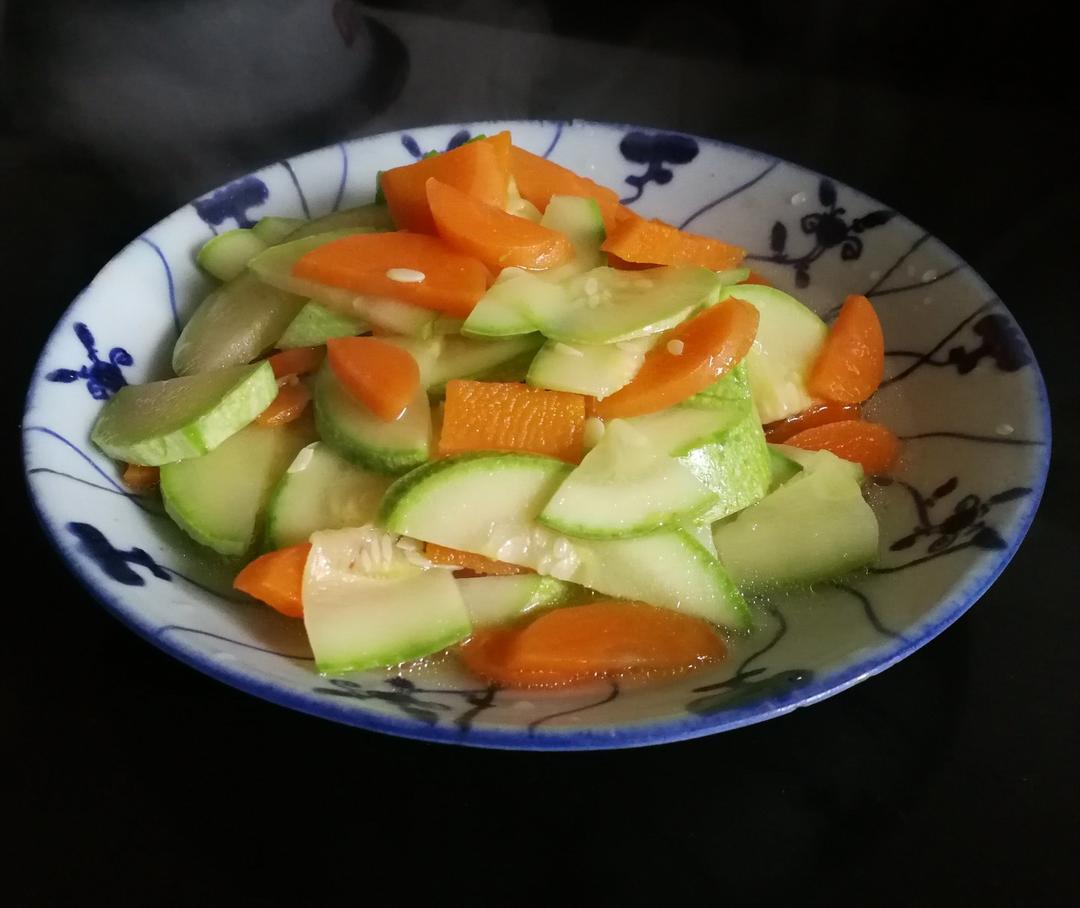 父分享作品晚餐612018年6月28日#晚餐612018年6月28日#生瓜胡萝卜