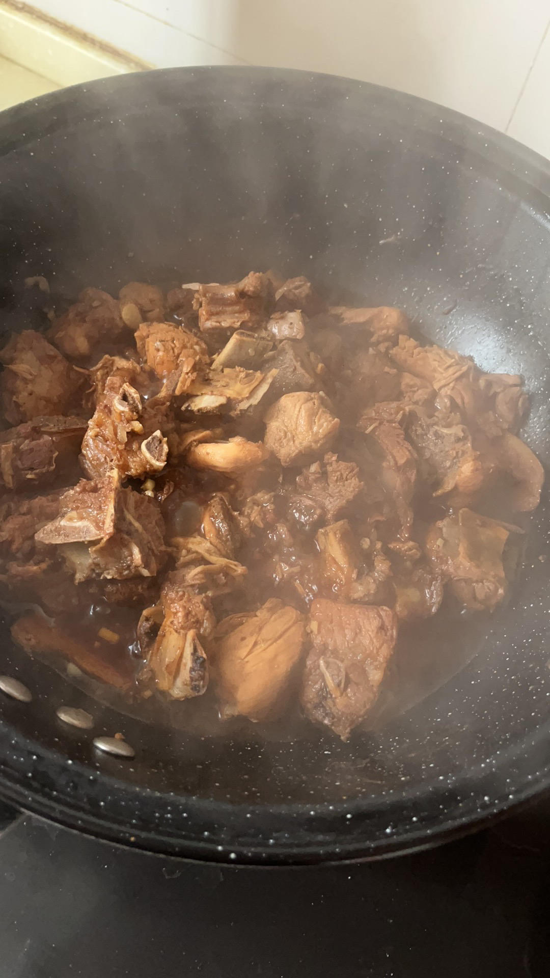 糖醋排骨的家常做法，色泽红亮，口感醇厚，好吃的停不下来