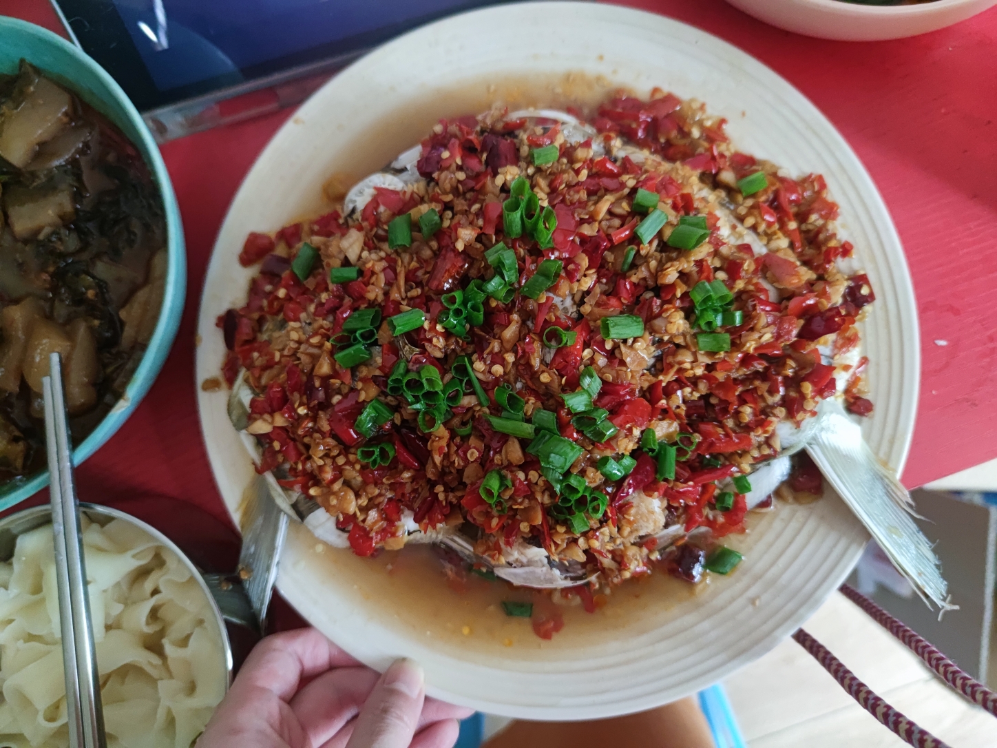 中餐厅剁椒鱼头的做法