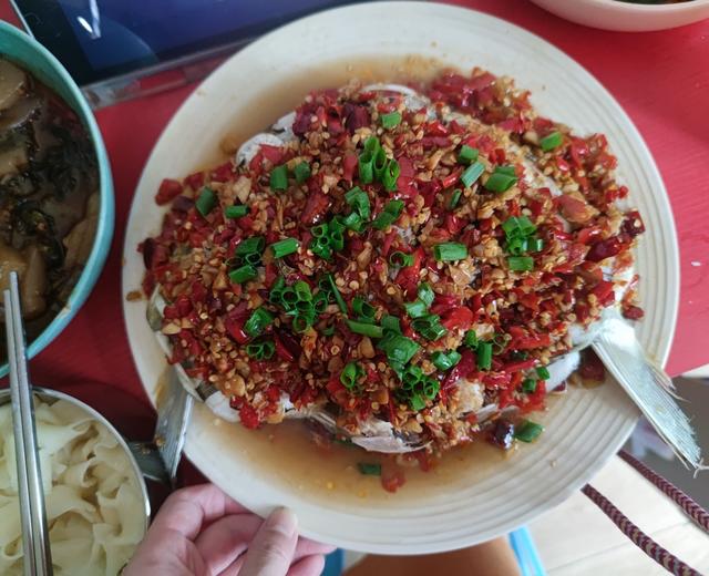 中餐厅剁椒鱼头的做法