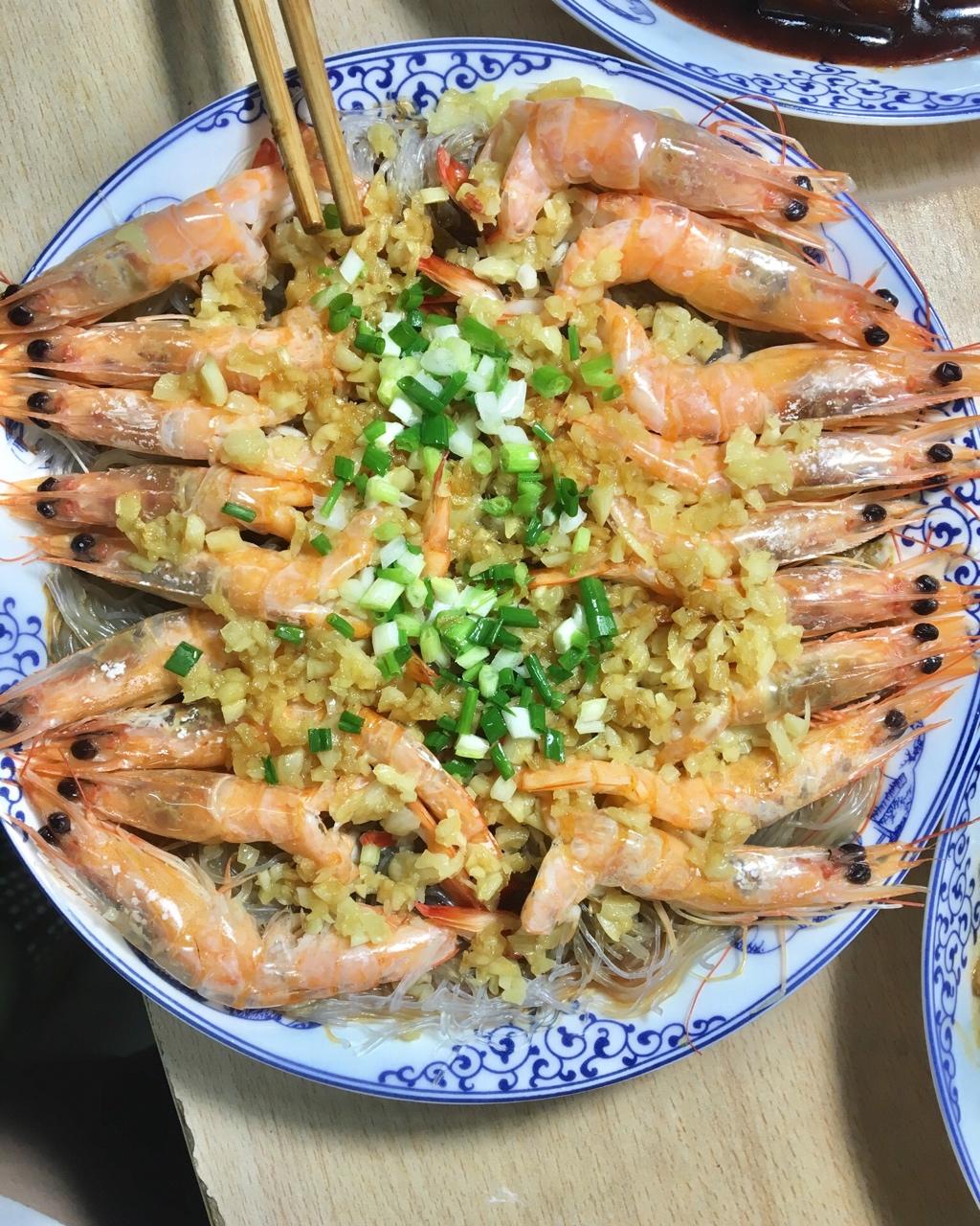 虾最美味的吃法必须是这个——蒜蓉蒸虾（多动图，孔瑶的食谱）