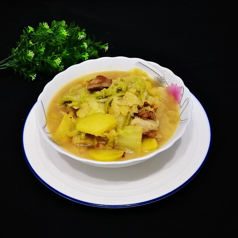 东北家常菜，大白菜炖土豆，大白菜炖干豆腐