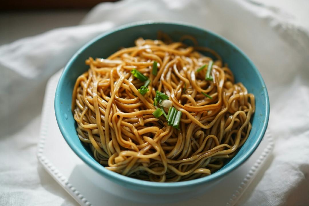 葱油拌面Spring Onion Noodles