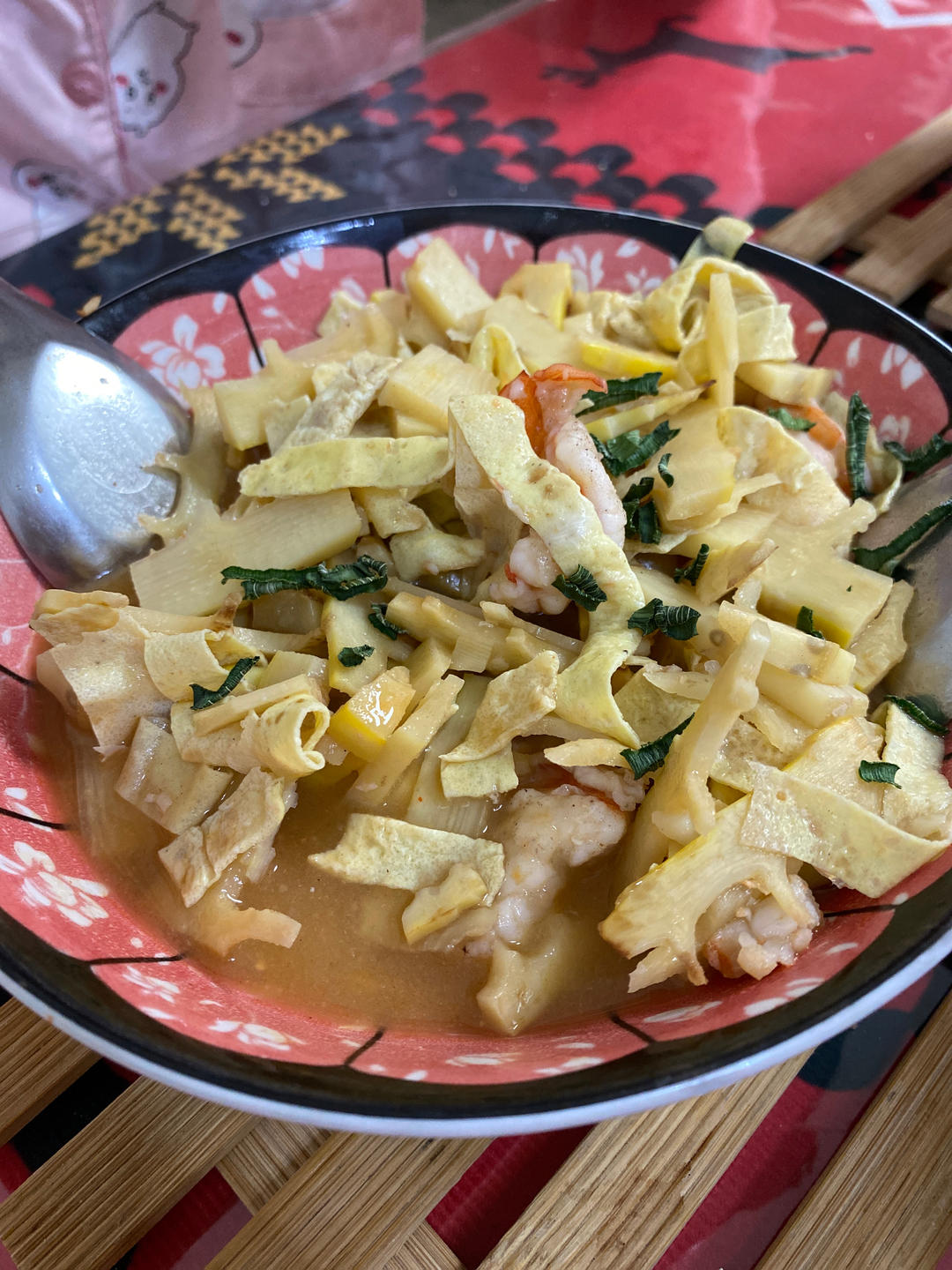 春笋鲜虾片煲汤