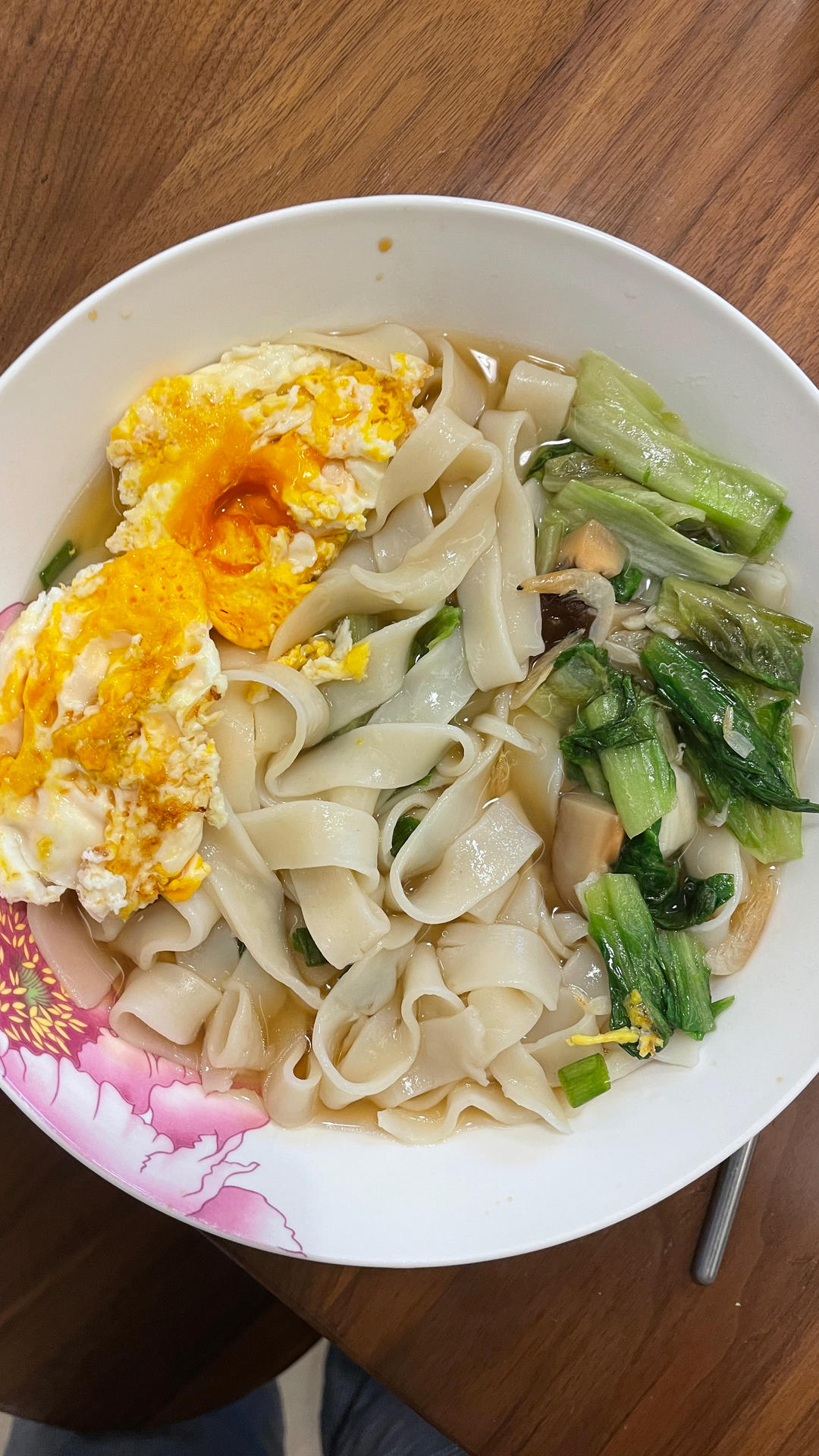 早餐  简易版面条  一碗清汤面，虾饺，清汤面煎汤圆   懒人面  虾仁蔬菜面  水波蛋 快速做好的炝汤面   麻辣面