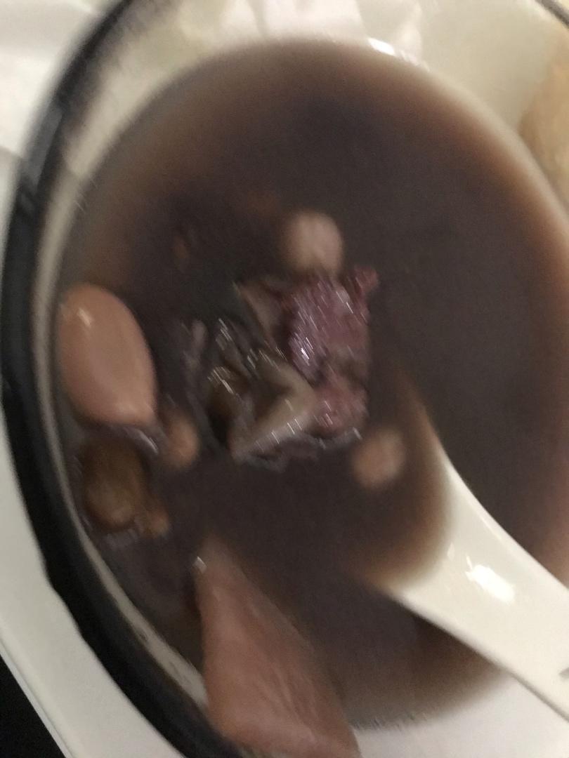 乌发补肾养血 ❝黑豆花生汤❞