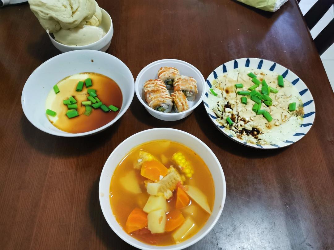 土豆胡萝卜玉米养生汤