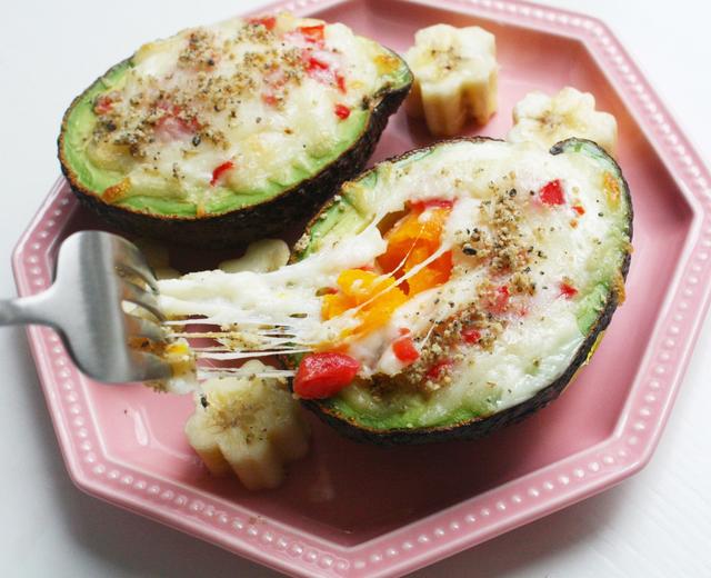 宝宝辅食:牛油果焗蛋 营养高颜值的做法