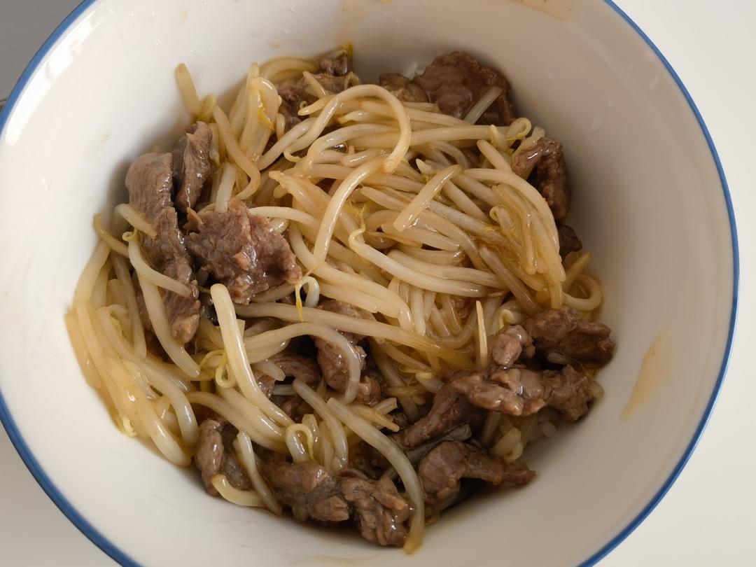 20.和风牛肉豆芽盖饭
