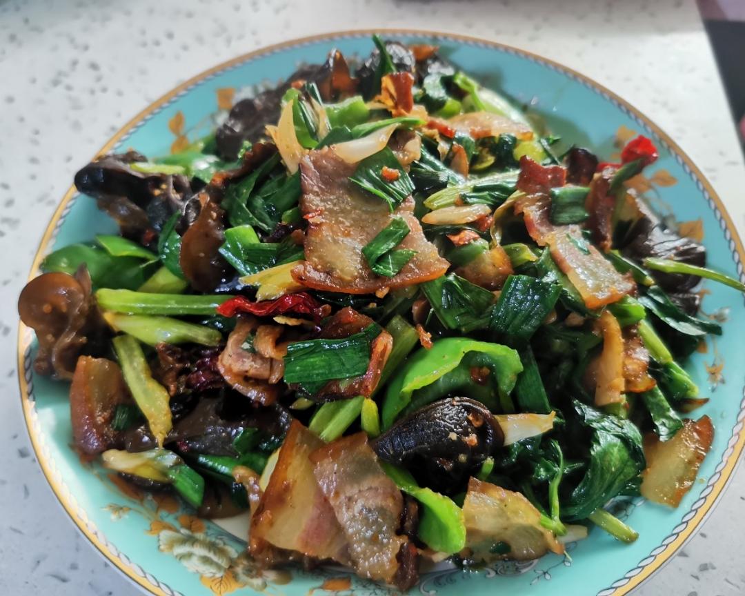 蒜苗炒腊肉的做法