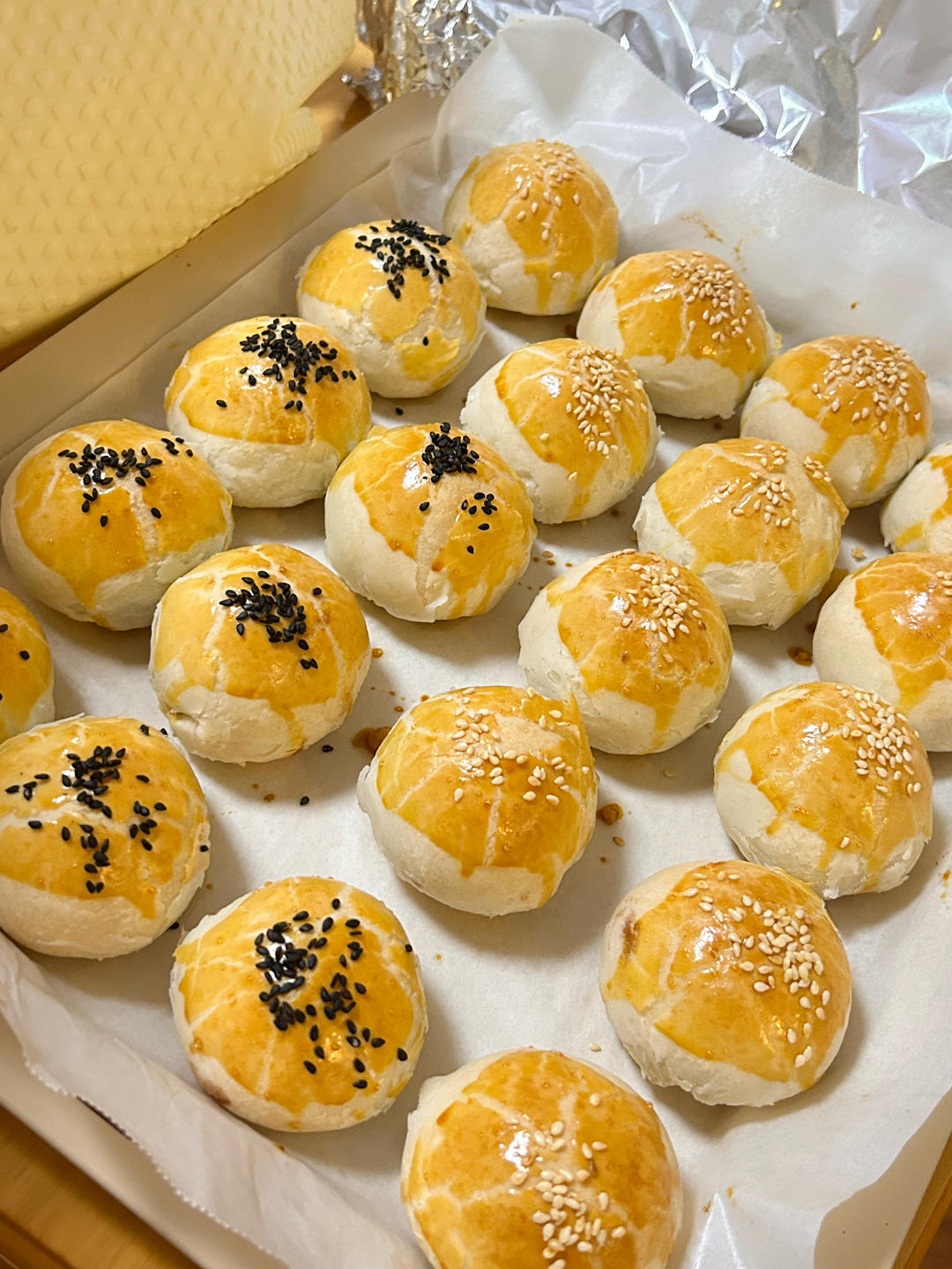 超简单 免揉 酥掉渣的蛋黄酥(超详细附全程视频)不破酥『万能酥皮』