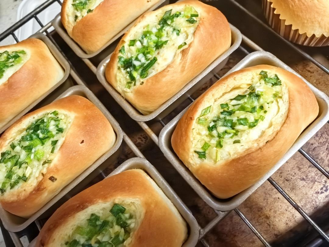 蒜香芝士火腿小吐司🍞超香！无法抗拒的咸口面包