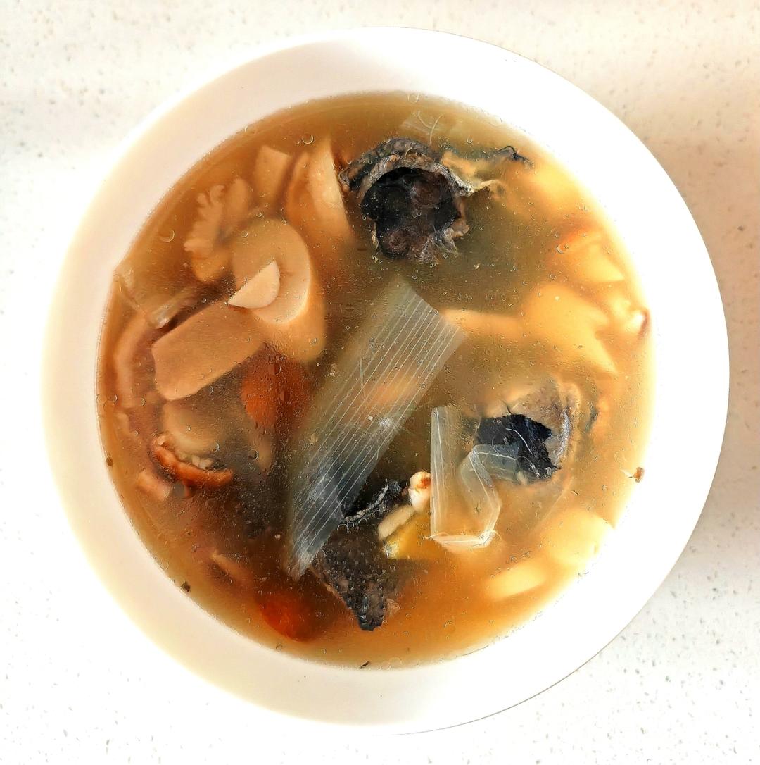 松茸炖鸡汤
