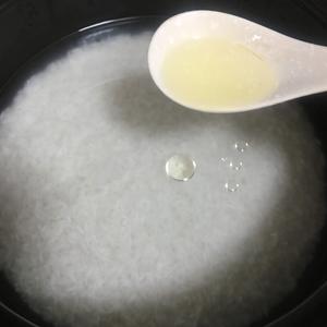 五常大米蒜香排骨焗煲仔饭的做法 步骤4