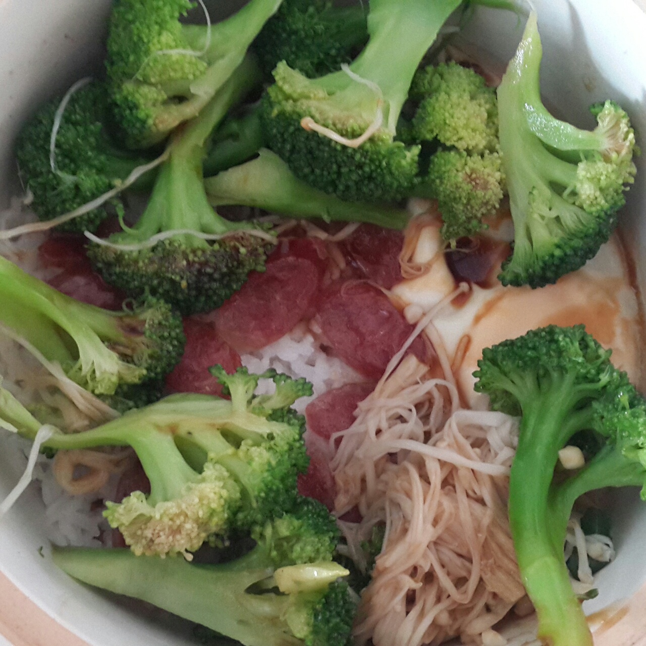 广式腊味煲仔饭
