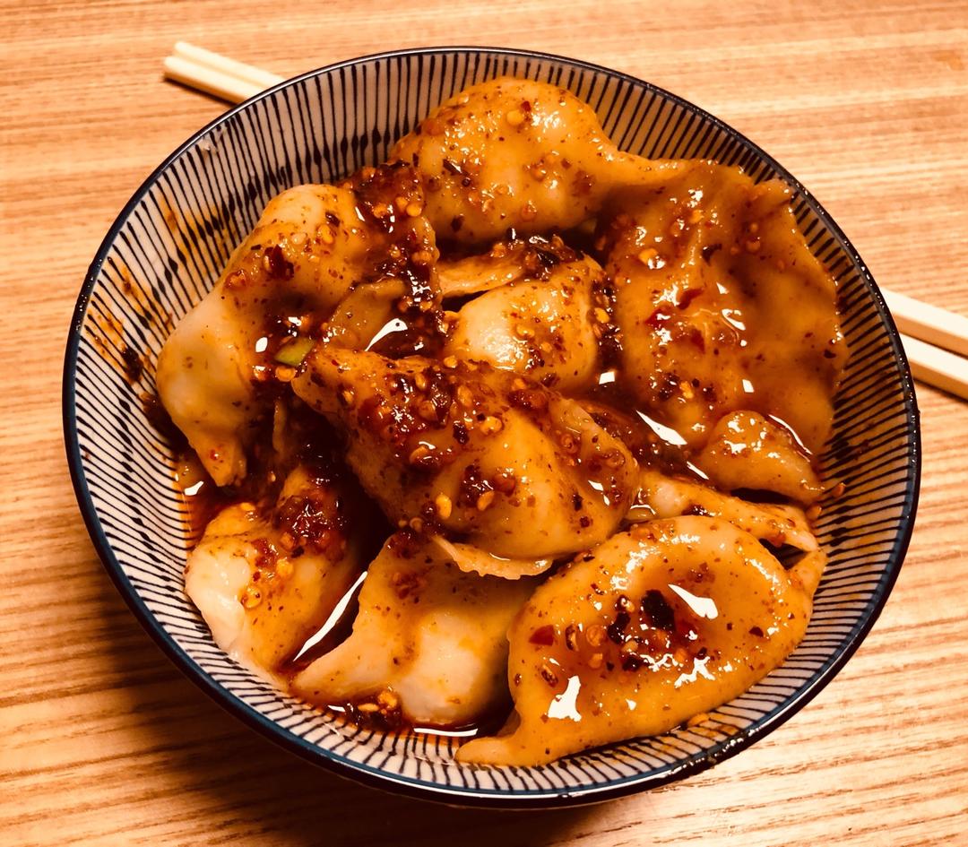 给老婆孩儿做饭的男人做的『红油水饺』——一碗蘸料别样味道