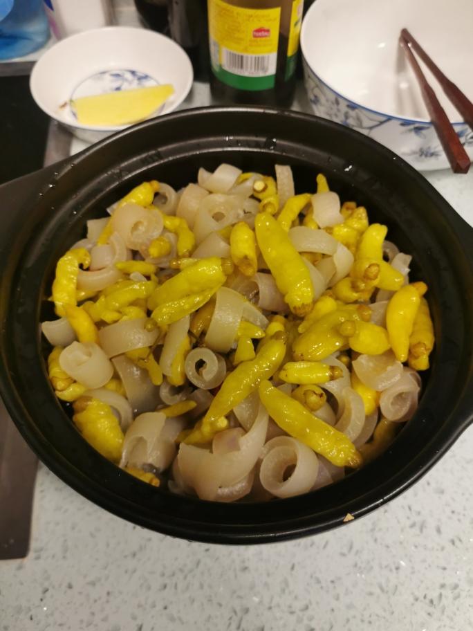 开胃的泡椒猪皮的做法