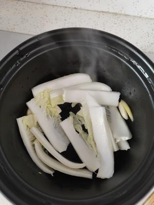 超简单的砂锅海鲜粉条煲的做法 步骤3