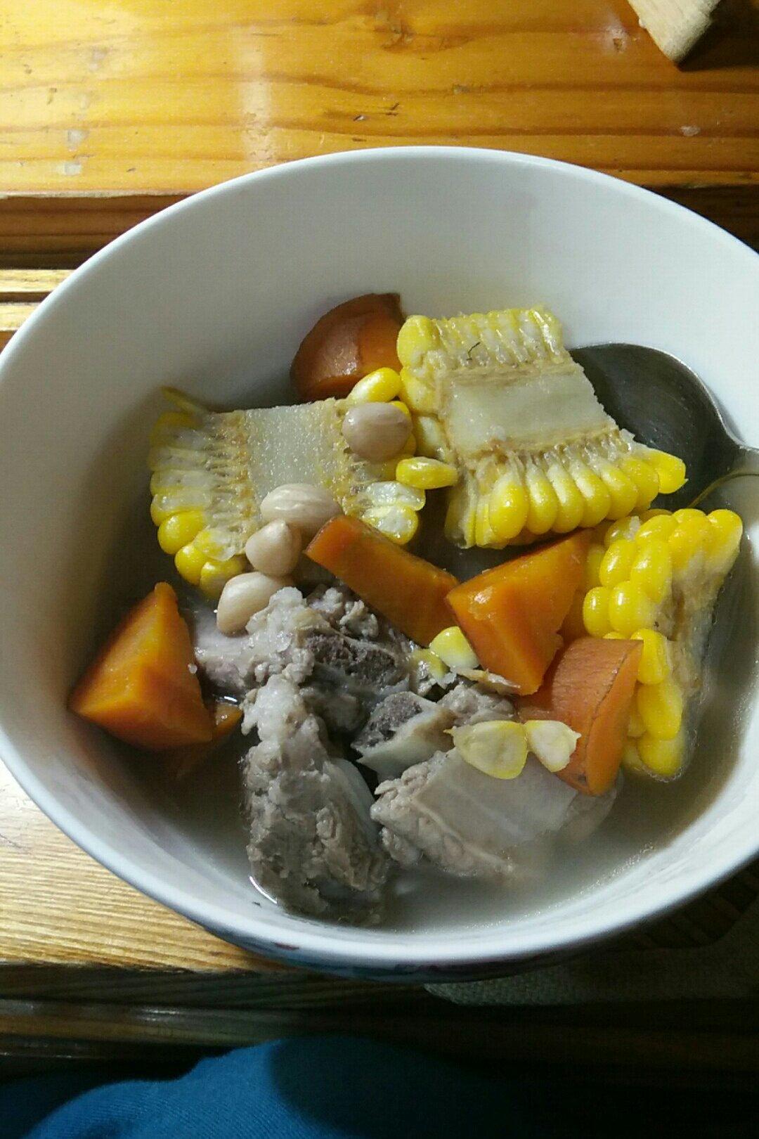 玉米莲藕排骨汤