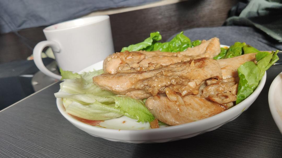 酷炫屌炸天好吃的煎鸡胸肉（香蒜蜂蜜煎鸡胸肉）