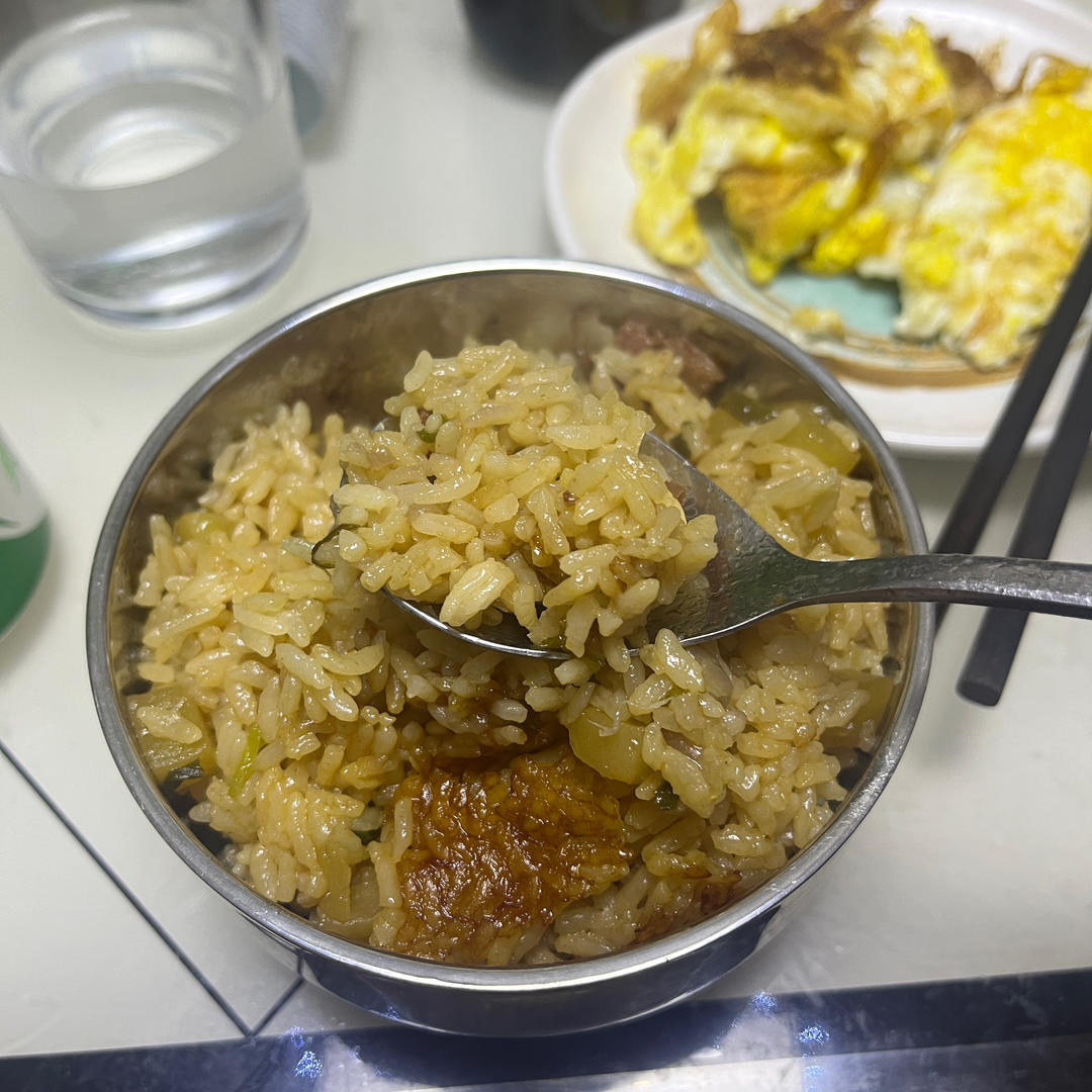 全家人都抢着吃的的土豆香肠焖饭