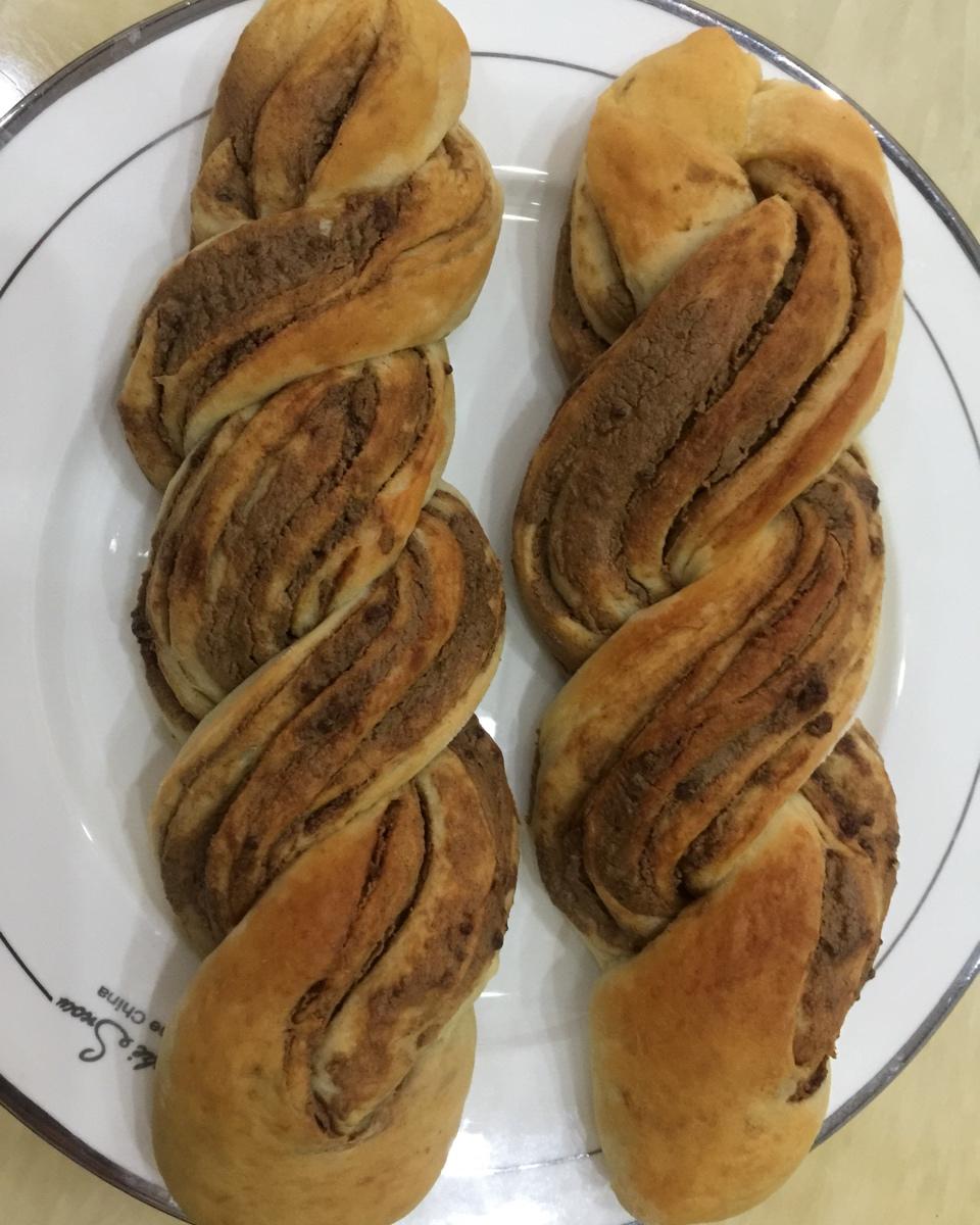 黑糖芝麻酱辫子面包