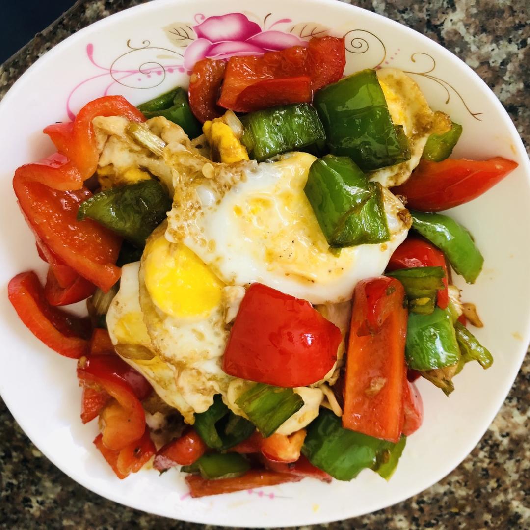 辣椒炒鹌鹑荷包蛋