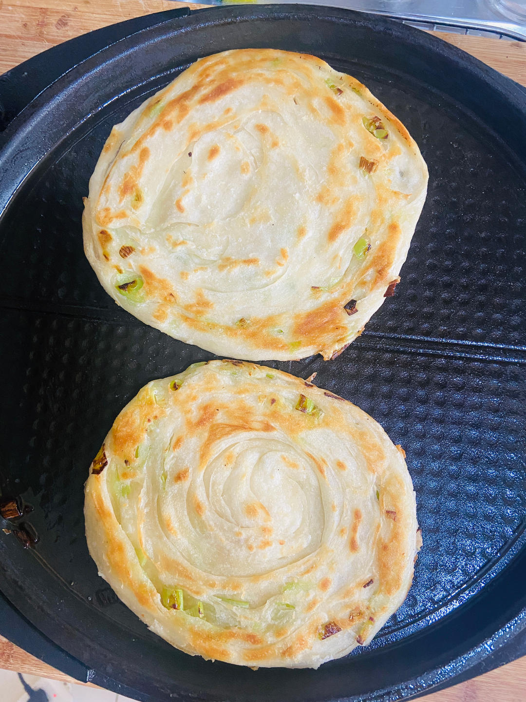 家常葱油饼 柔软多层 凉了也不硬 附细节视频详解