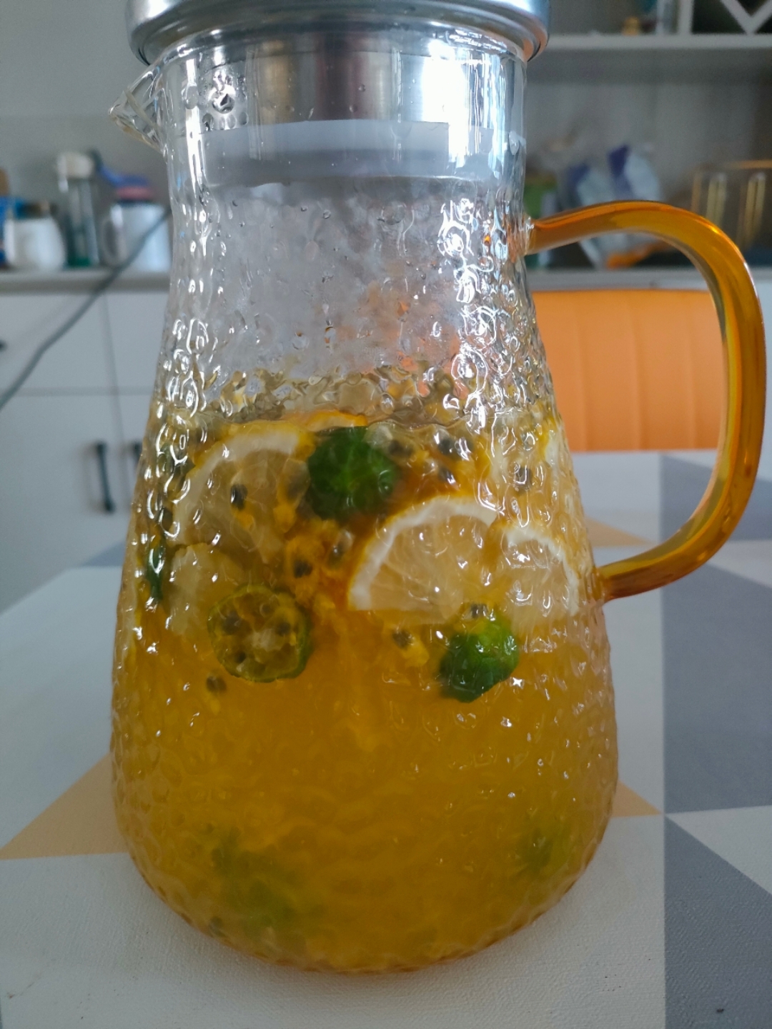 金桔柠檬百香果茶