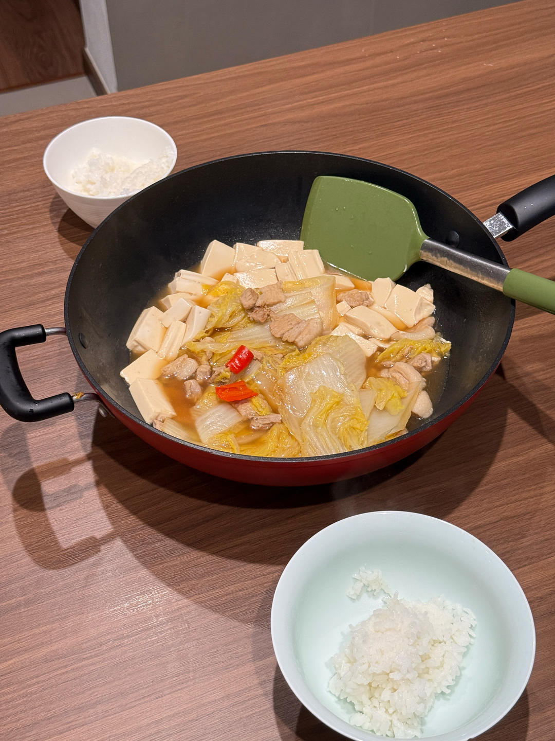 五花肉豆腐炖白菜