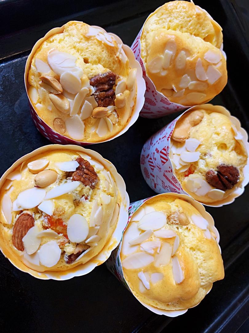 纸杯蛋糕(小熊烤箱版，手动打发蛋白)