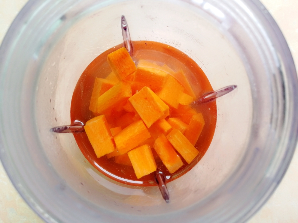 红萝卜葱油花卷的做法 步骤2