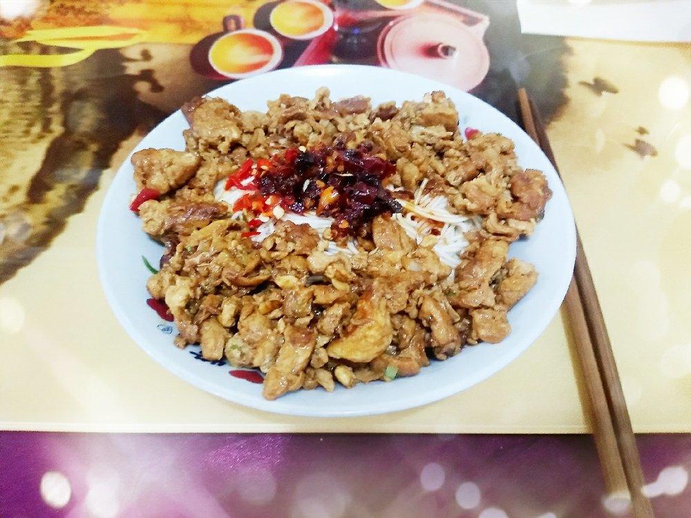 辣酱鸡蛋拌面