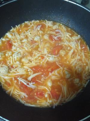 番茄金针菇瘦肉锅的做法 步骤7