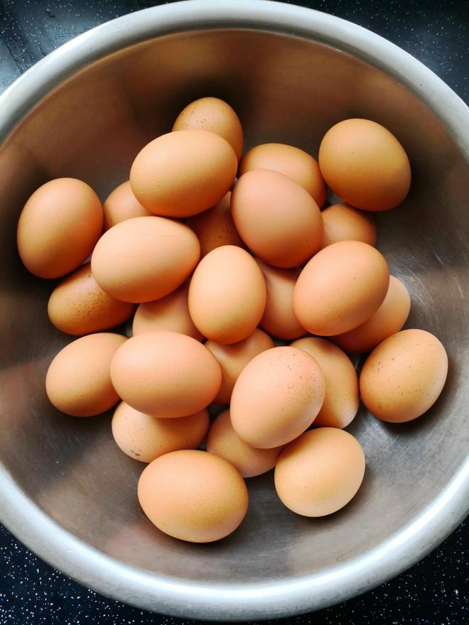超简单的咸鸡蛋腌制法的做法
