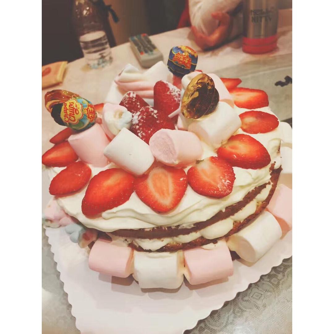 草莓棉花糖生日蛋糕