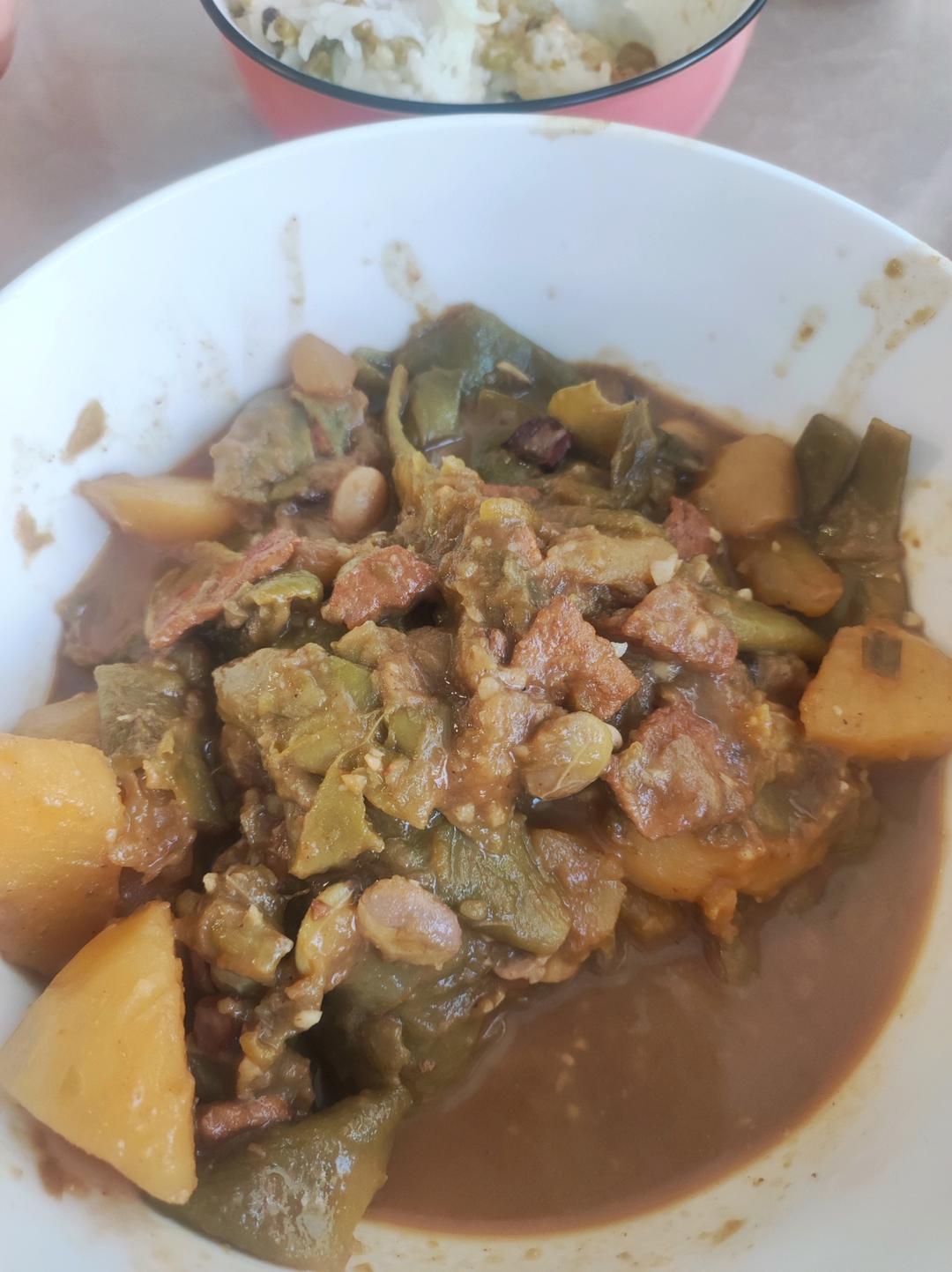 绝对正宗的东北土豆豆角炖五花肉