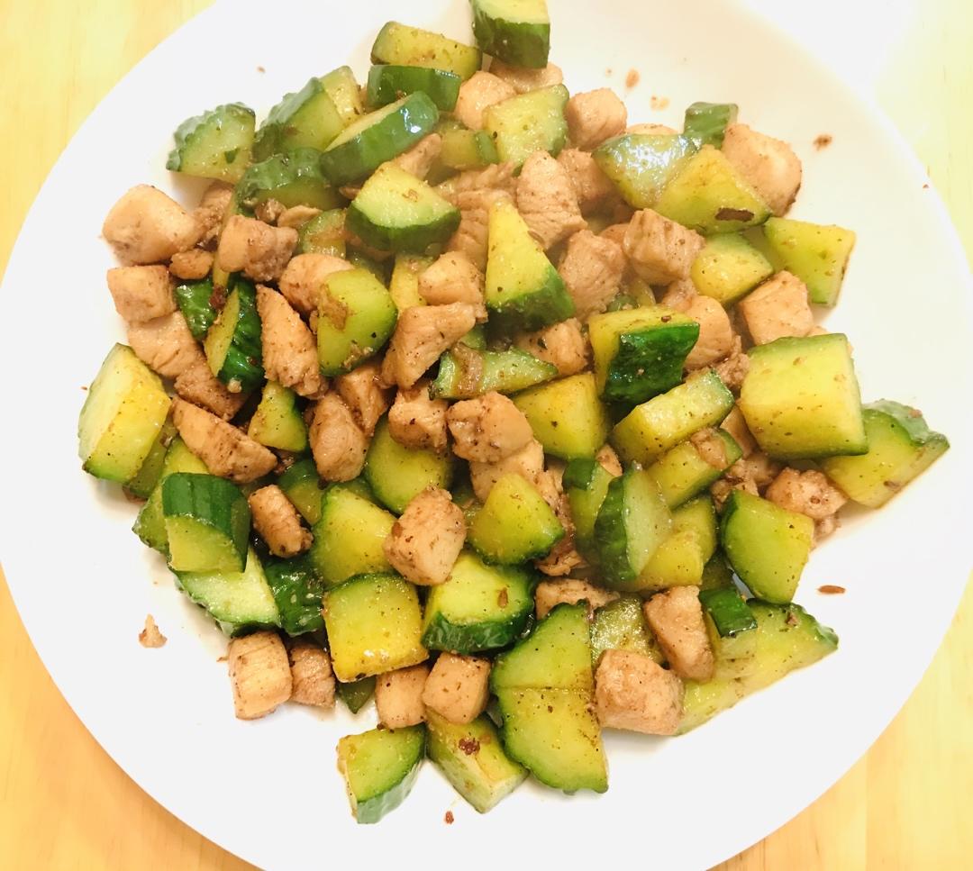 好吃不胖‼️低脂低热量 超简单青瓜炒鸡胸肉