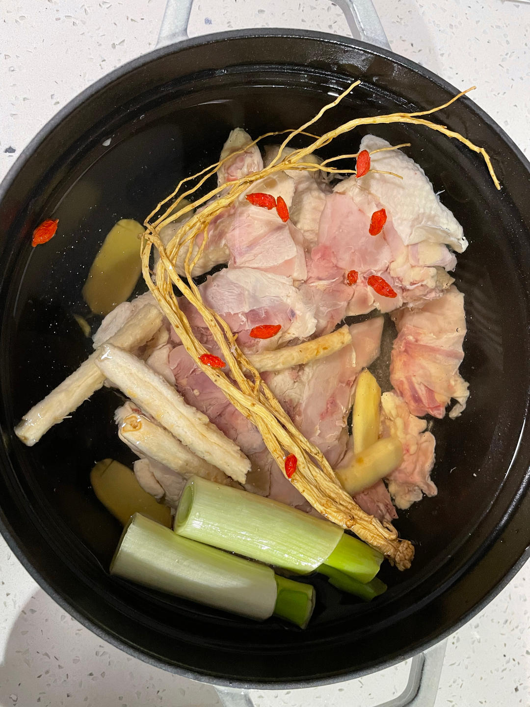 奶奶教的鲜香肥美香菇炖鸡汤
